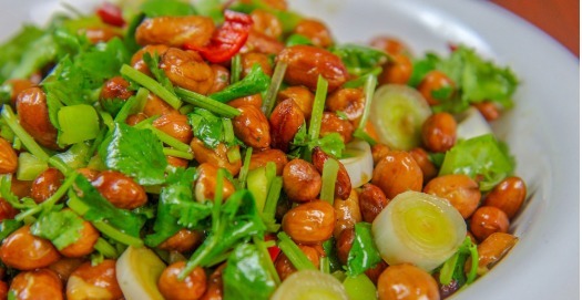 油炸|厨师长教你油炸花生的做法,掌握这个诀窍,花生米再也不会炸老