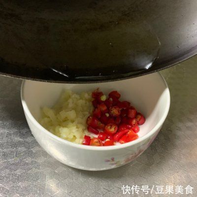 美味|这道美味蒸茄子一上桌，我的筷子就没停过