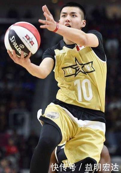 蹦极|近视600度以上,这3件事要早戒,当心导致“视网膜脱落”