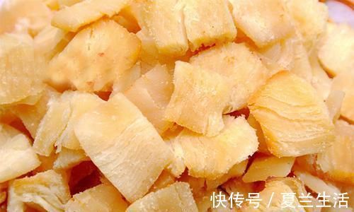 例假|女性来“例假”,多吃5种小零食,排污血排毒素,滋养子宫防衰老