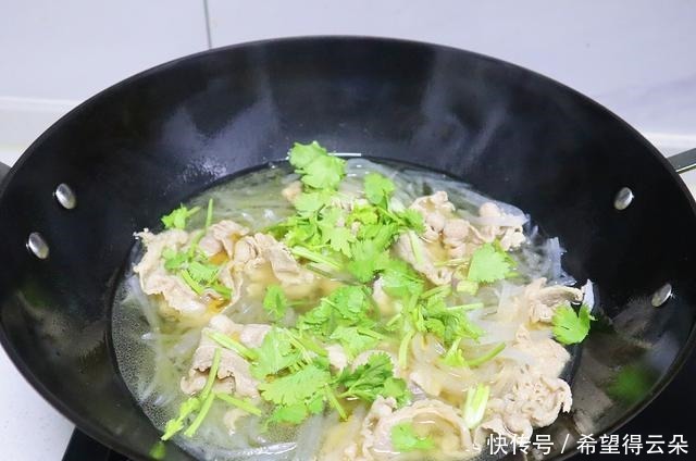 暖和|天冷适合多喝汤,推荐1道暖胃汤,做法简单,喝完暖和和的