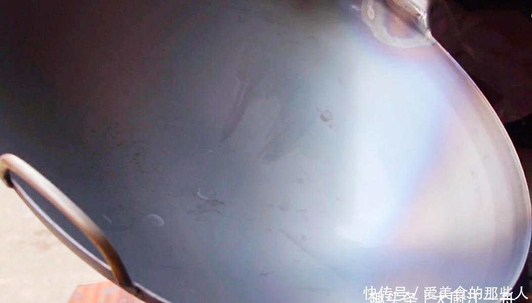  新铁锅千万别直接用火烧，教你正确开锅方法，铁锅不粘也不生锈