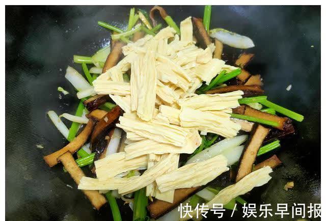香干|立春后,多给孩子吃这“长高菜”,钙比牛奶高5倍,3元就能炒一