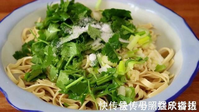 食用盐|我家豆腐皮从不炒着吃，这样做更营养，我家一周做5次，真解馋