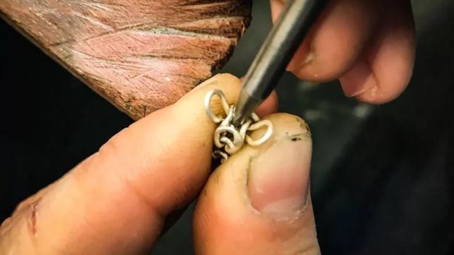 经久不衰的手工蛇链如何制作呢？
