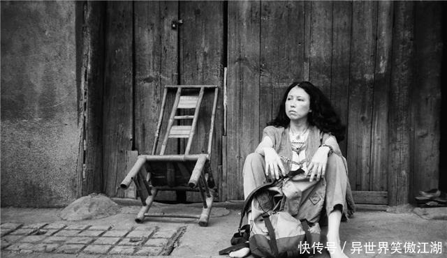 三毛爱了荷西6年,二人的婚姻结局却很残酷,为何我们被骗了多年