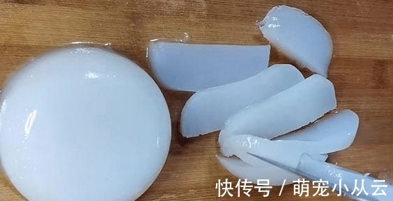 最近我家隔天就吃一次它，不用上锅熬，搅一搅放碗中一蒸，冰凉Q弹