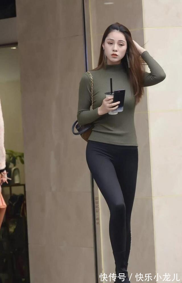 优雅 打底裤的装扮充满优美曲线,打造时尚女神穿搭