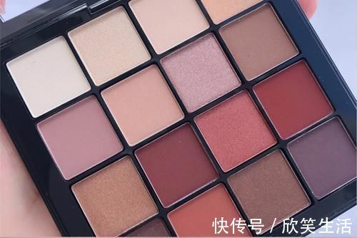 老虎盘|肿眼泡女生多选大地色系眼影,消肿耐看又显白,新手也合适