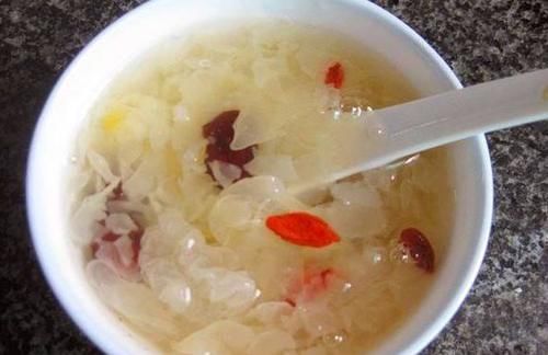 女人不想显老，多吃以下食物，清理肠胃，增强免疫力，谁吃谁健康