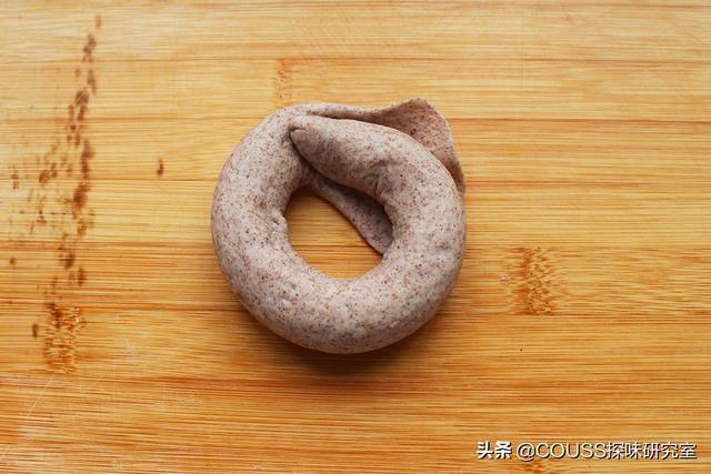 低糖低油的椰香黑全麦贝果，健康又美味