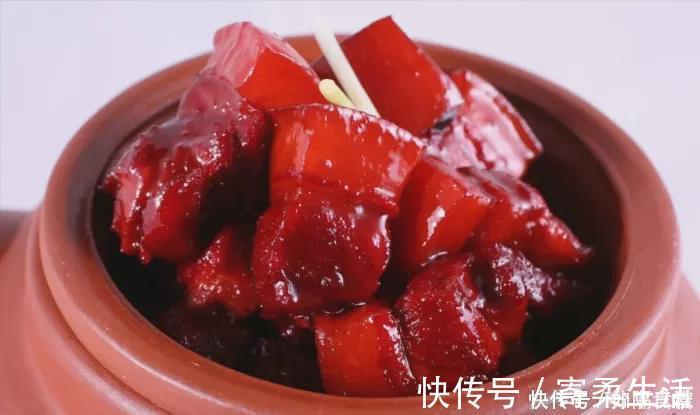 做红烧肉万万不可直接加水，这样等于毁了一锅肉，大厨来教你3招