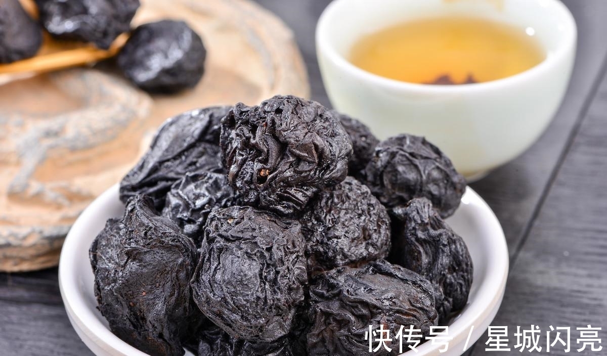 沸水|桑葚干只用来熬粥，太可惜了，教你4种吃法，美味滋补又解馋