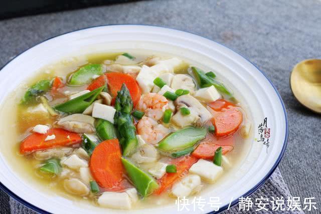 朋友圈发了1个豆腐菜,有55个人问我做法,说真是太好吃了