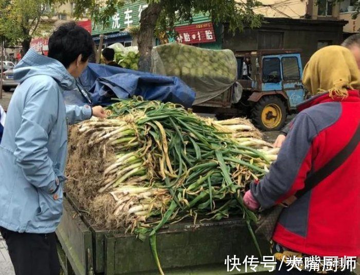 大葱别直接放地上，葱农教我3个小妙招，放半年不变质，特别新鲜