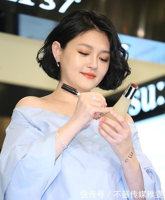 大s|大S一点不显老,40多岁还有少女感,娃娃脸真是有优势
