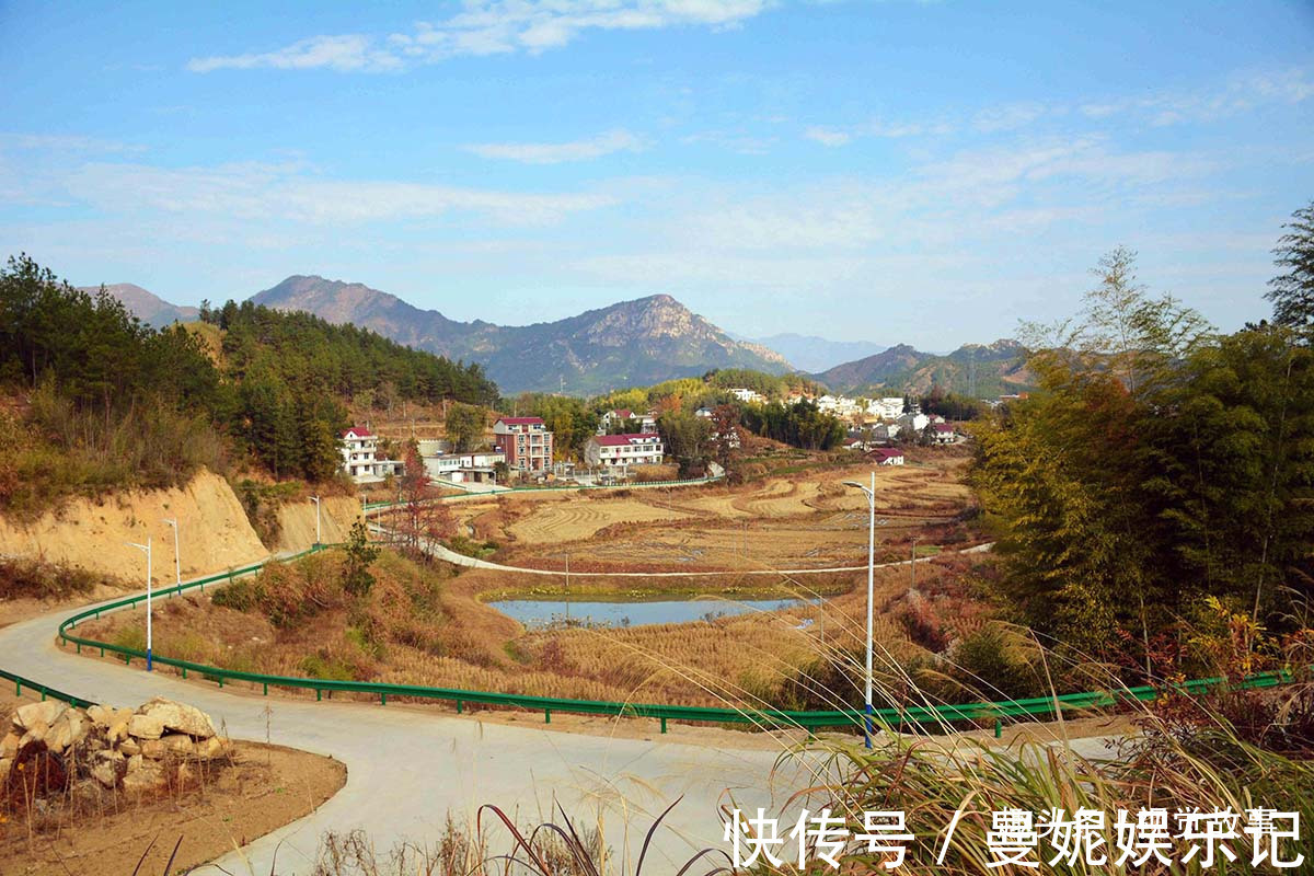 装修|楼房建成10年不装修，47岁村民在屋内铺满粉丝，儿子很争气