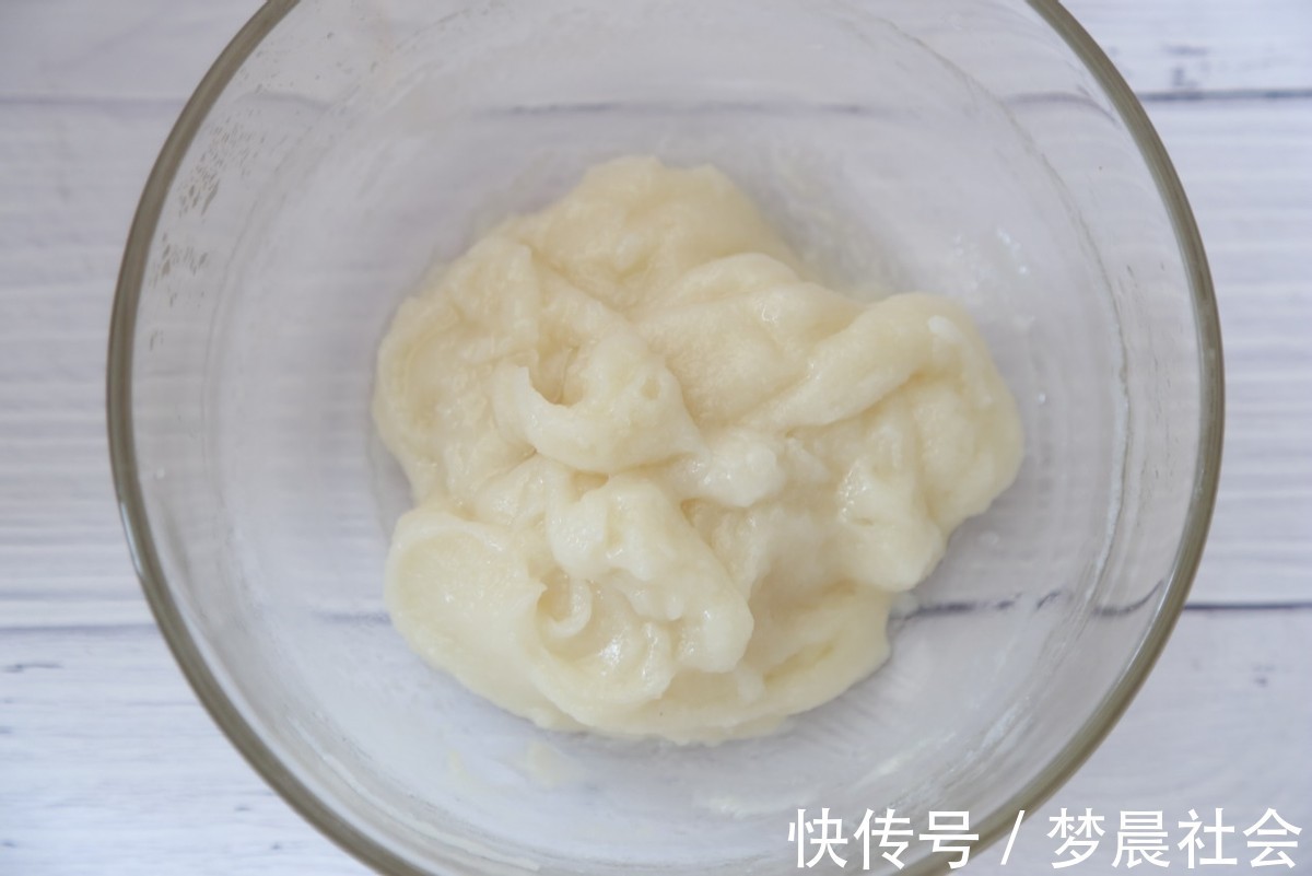面糊|自制糯米豆沙卷,软糯的外皮,甜甜的馅料,真的是太好吃了
