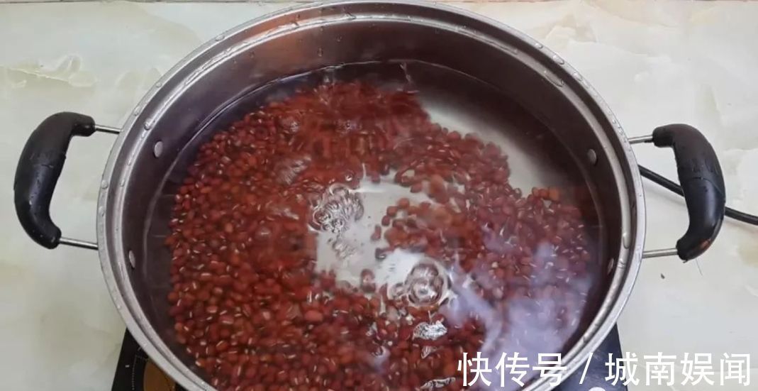 蒸馍|红豆又出新吃法，不烙饼不蒸馍，我家一周吃3次，比蛋糕好吃十倍