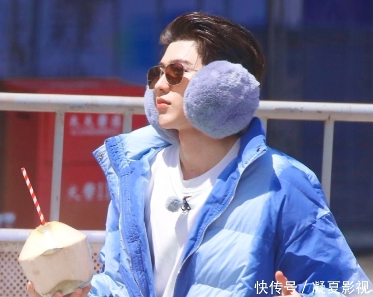 跑男 蔡徐坤三亚穿棉服,手中的东西亮了,这才是录制跑男的正确方式