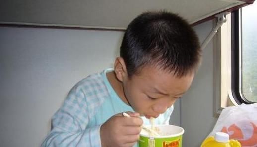 9岁男孩胃癌晚期,儿科医生3种早餐坑娃不浅