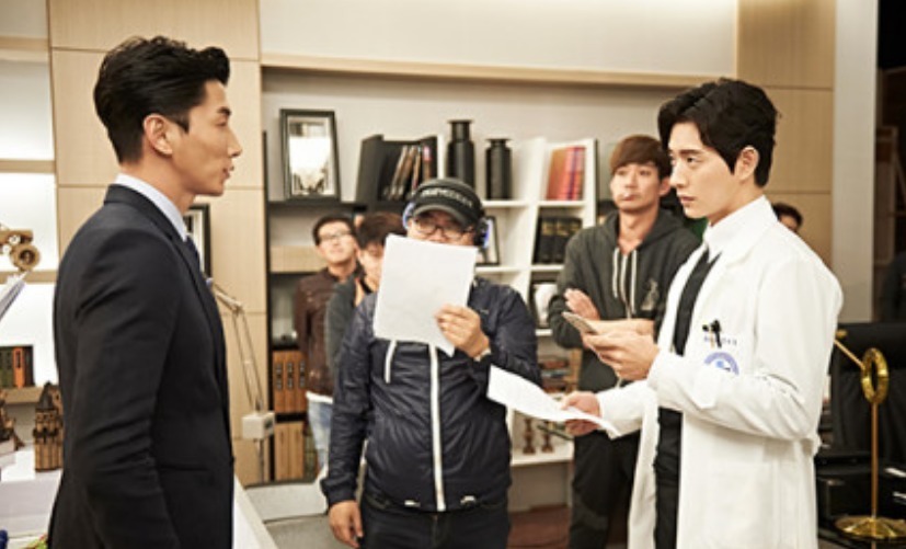 頒獎典禮|張亮的毀滅史：從“好爸爸”到“無人問津”，他哪步走錯了？