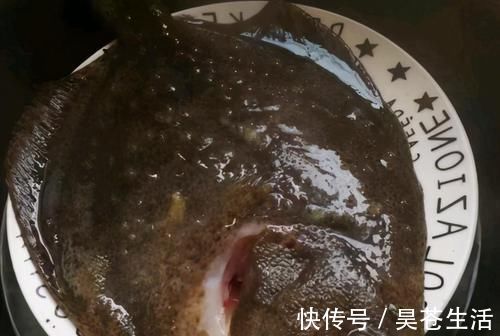 腌制|清蒸鱼,我从不放盐和料酒腌制,用上1招,鱼肉又鲜又嫩还不腥