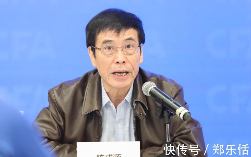 12强赛|《足球报》再曝猛料!足协归化又有“新思路”,球迷:终于开窍了