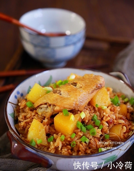 夏天的懒人焖饭,不用炒,所有料直接下锅,鸡翅嫩滑,米饭入味