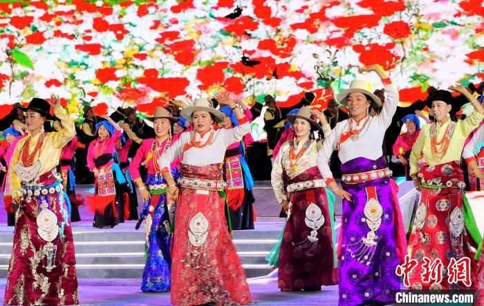 赏藏族|赏藏族服饰展演 感受民族文化魅力