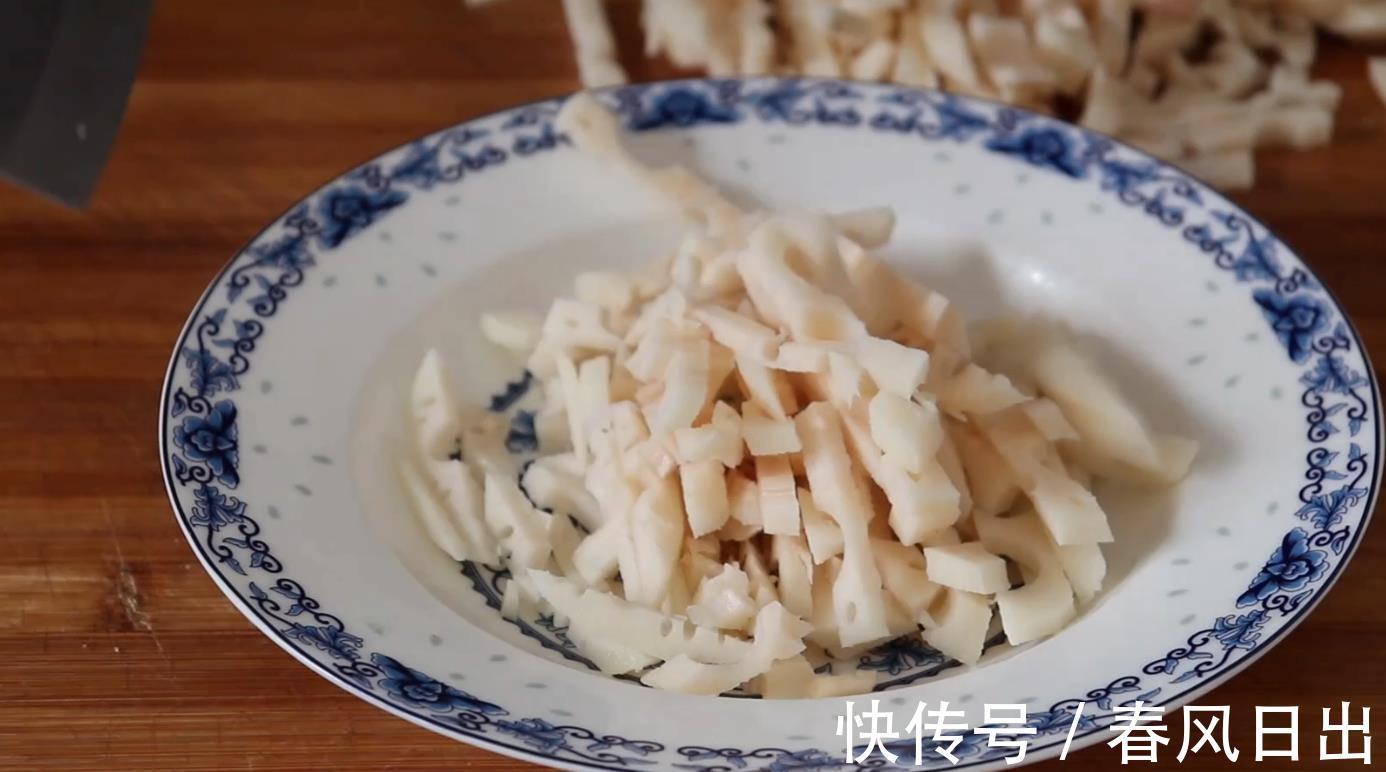 好吃|1段莲藕1把韭菜,教你1个好吃的做法,让你宁愿不吃红烧肉