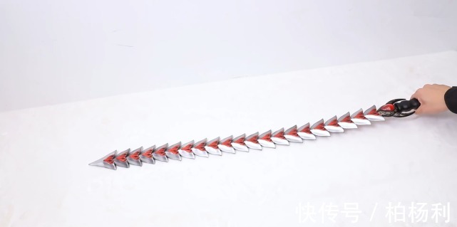 自制版|B站UP主自制伸缩赤练剑,展开全长1.58m,获得秦时明月官方认可