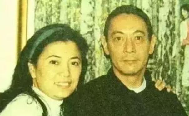 忍不住|蒋介石孙子回大陆祭祖,买门票进场,看见蒋家祖宅后,忍不住失声痛哭