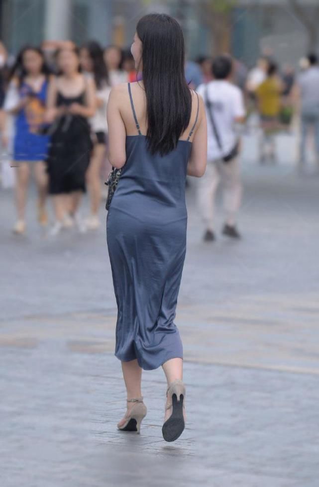 荣华富贵|街拍许她一生荣华富贵,应该再也不会失去了吧