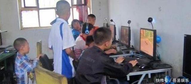 老爸|为了让儿子戒掉游戏,父亲买号在游戏中追杀儿子,网友:硬核老爸