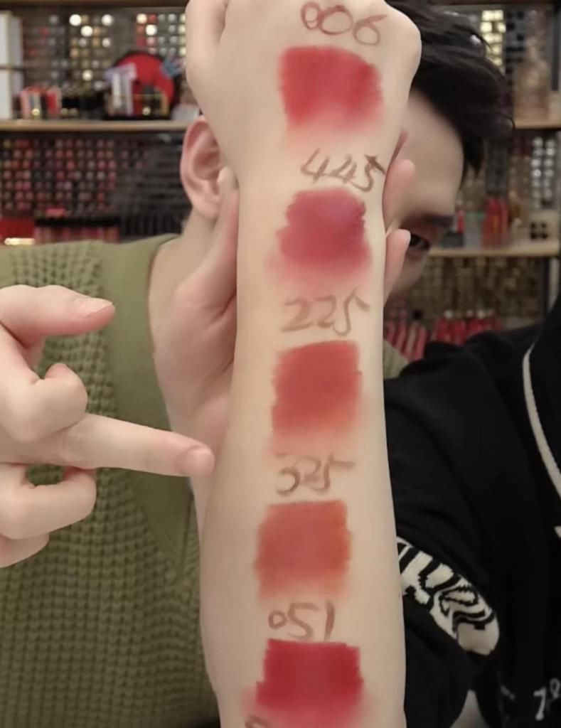 露华浓要破产了?但它家的这些口红真的很绝美,李佳琦也分享过