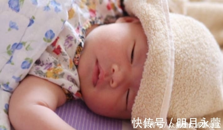 睡眠时间|宝宝发育期间以下这几个睡姿最好不要有,要不会影响宝宝发育!