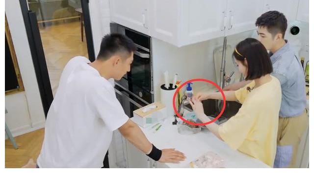 做家务的男人2|许佳琪不会套被单做饭，生活常识堪比三岁儿童，黄景瑜实力拆台
