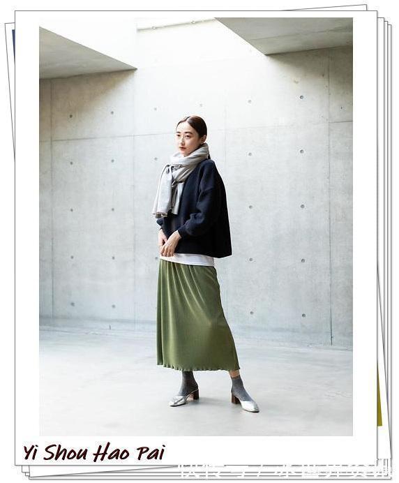 低调有气质!灰色围巾的搭配示例,简单穿搭立马变时尚