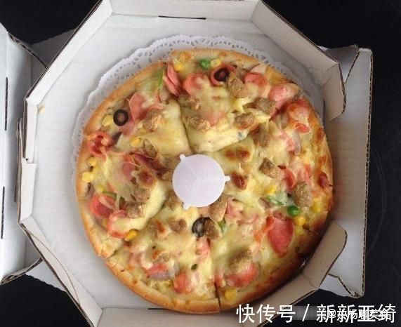 美食|披萨盒里的“小凳子”是装饰品吗?很多人多弄错了,看完涨知识