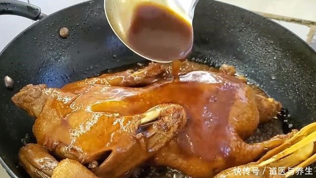 爱吃鸭肉一定要收藏,最新做法,喷香开胃,比烤鸭还好吃,真解馋!