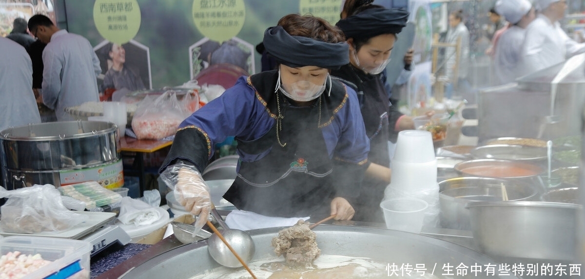 炖羊肉汤时,不要放进过多的调料,只需3样,羊汤奶白鲜美无膻味
