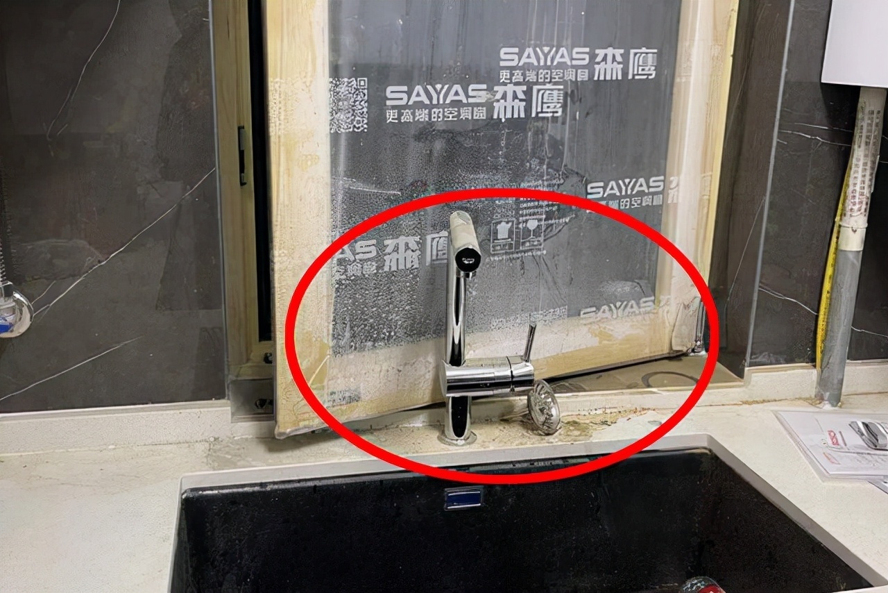 发霉|失败的装修“翻车现场”，好好的新房，却被这3个细节给糟蹋了