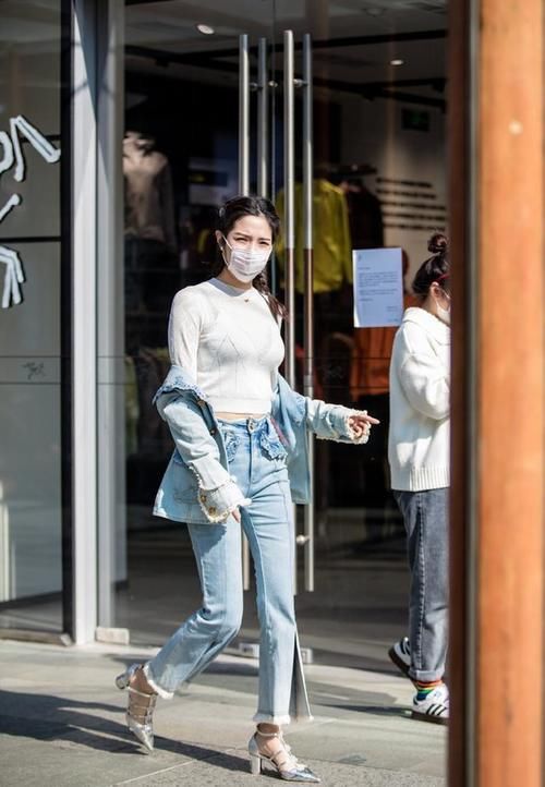 出街这样穿准没错，小家碧玉的感觉，太适合春天了