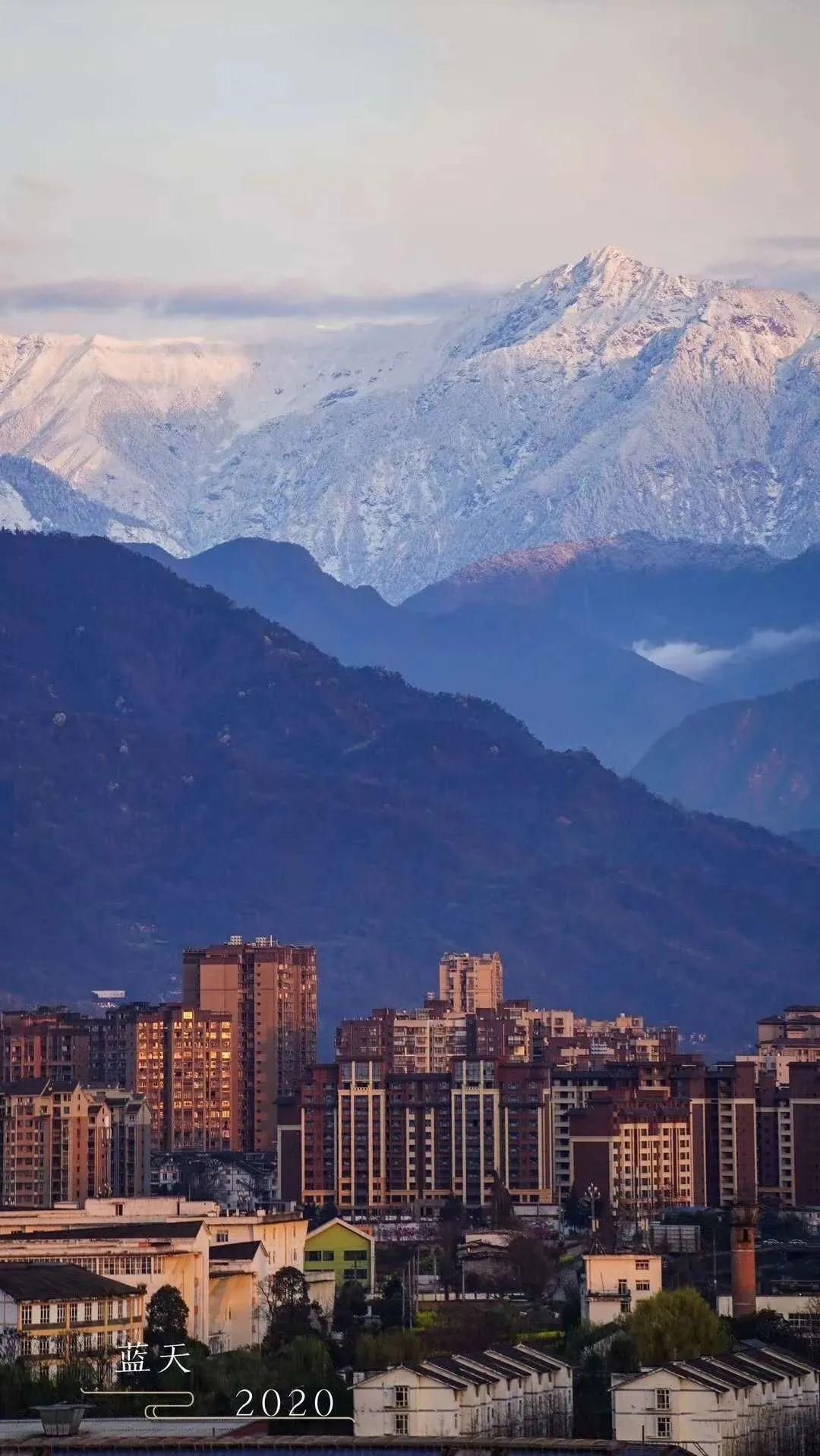 都江堰，住在雪山脚下的美好