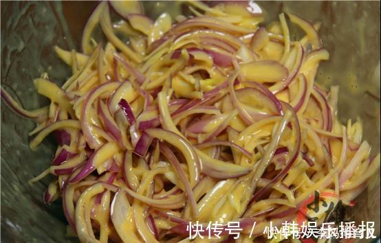 电饼|洋葱加入3个鸡蛋，教你营养新吃法，简单快捷，天天吃也不腻！