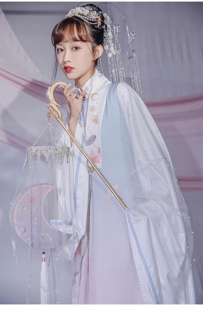 月宫|被这款“月宫仙子”汉服美到了，仙气又梦幻，可惜穿上身很廉价