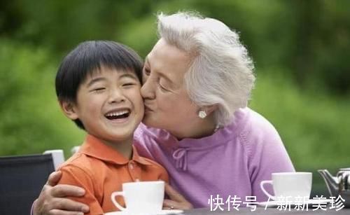 落泪|5岁男孩上课一直“抖腿”,老师走近一看,却心疼得忍不住落泪