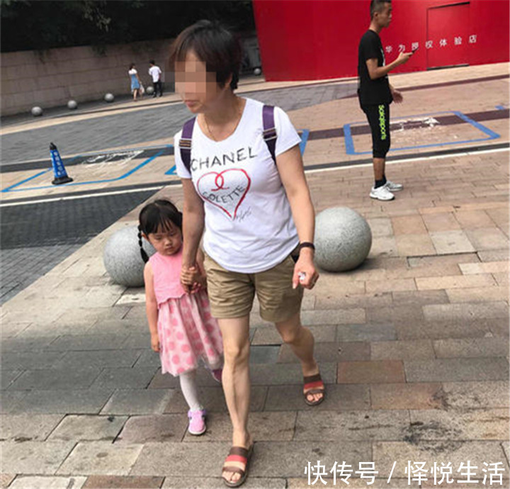 奶奶|5岁孙女阻止奶奶买草莓,得知原因后,老人回家后怒斥儿子