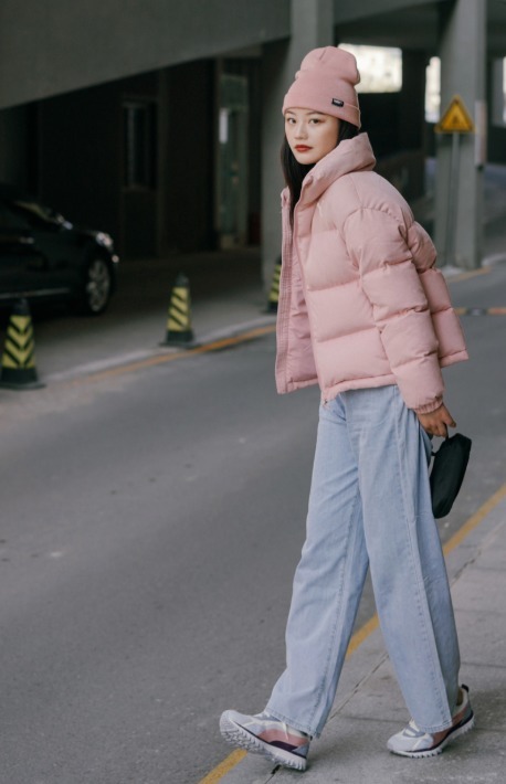 小姐姐|这才是潮人该有的穿搭,四种“亮色”羽绒服让你气质倍增,超洋气